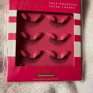 -Self-Adhesive False Lashes-